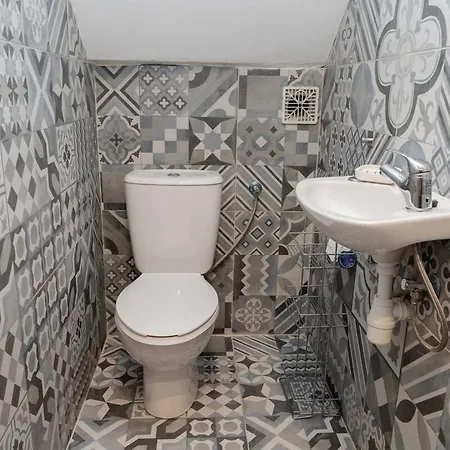 Apartment Number 19 *